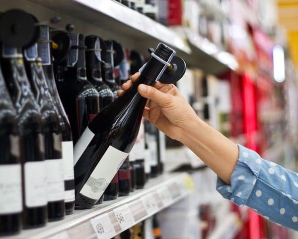 Half of young drinkers not aware of health messages on alcohol packaging